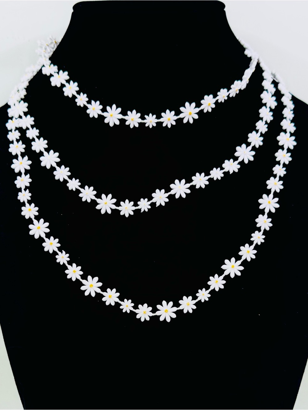 Vintage Sarah Coventry Signed White Daisy With Yellow Centers Necklace Long 60”